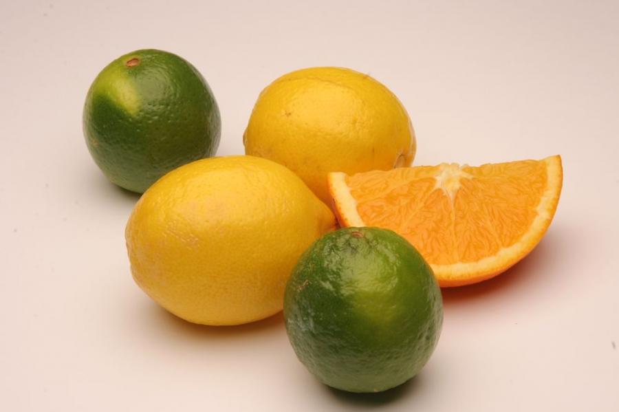 citrony-s-pomeranci-a-limetkami-lei.jpg